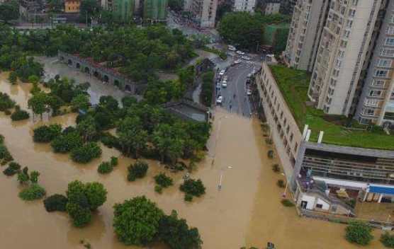 暴雨肆虐、洪水泛濫，多地房屋安全隱患不容忽視