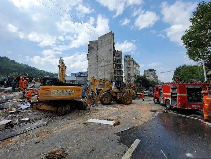 湖南郴州一幢自建房突然倒塌，農(nóng)村自建房屋如何自救？